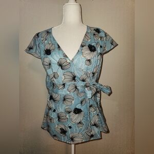 Loft Sea Glass Pale Powder Blue Floral Wrap Short Sleeve Blouse Size 6 EUC